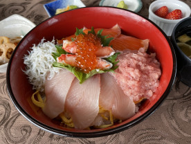 海鮮丼 <span class="orange"> NEW!3月~ </span>追加880円